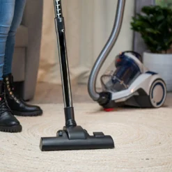 Dirt Devil Staubsauger Ohne Beutel - DD2504 - 700W - HEPA 12 Filter - 9M Reichweite - Mit Combibrush, Versenkter Bürste Und Parkettbürste - 4,9KG - Staubsammelbox 2,7L - Weiß -Rowesc Verkaufe 5ac86a78d377d4225b9b5f2ce773d27c