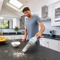 Black & Decker NVC215W Dustbuster, Eisblau -Rowesc Verkaufe 62b5f8b258a27235734f0831f5f094cb